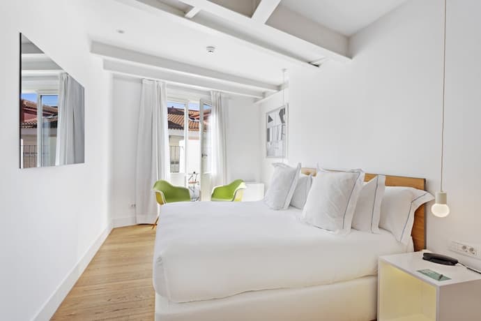 One Shot Prado, Primary image