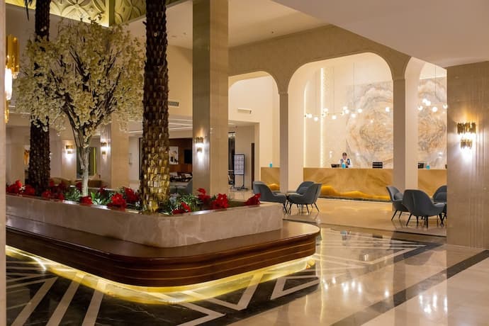 Bellagio Beach Resort, Interior entrance