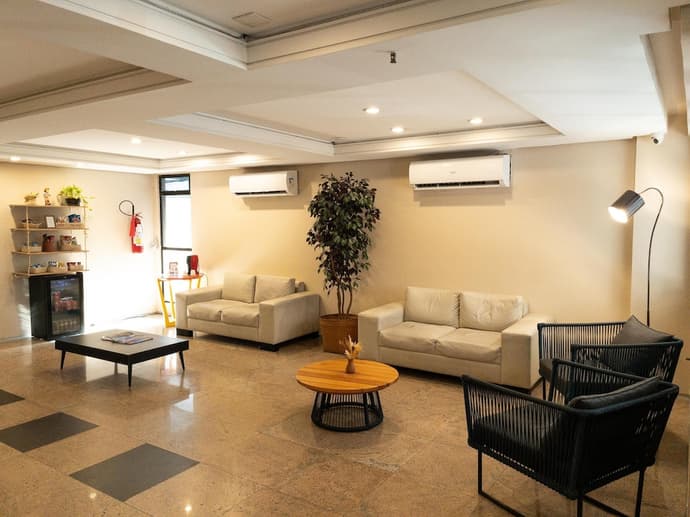 D8 Hotel Express, Reception