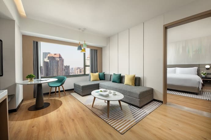 Holiday Inn Shanghai Nanjing Road by IHG