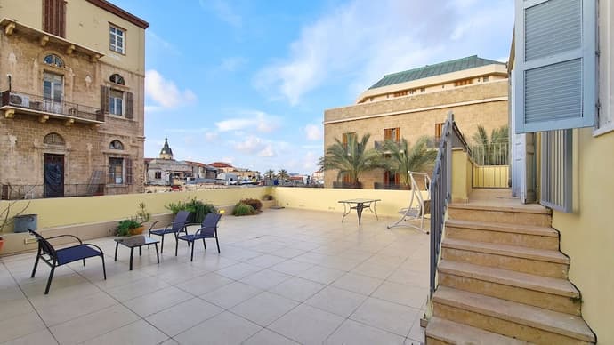 Pink & Blondie ApartHotel - by Loginn