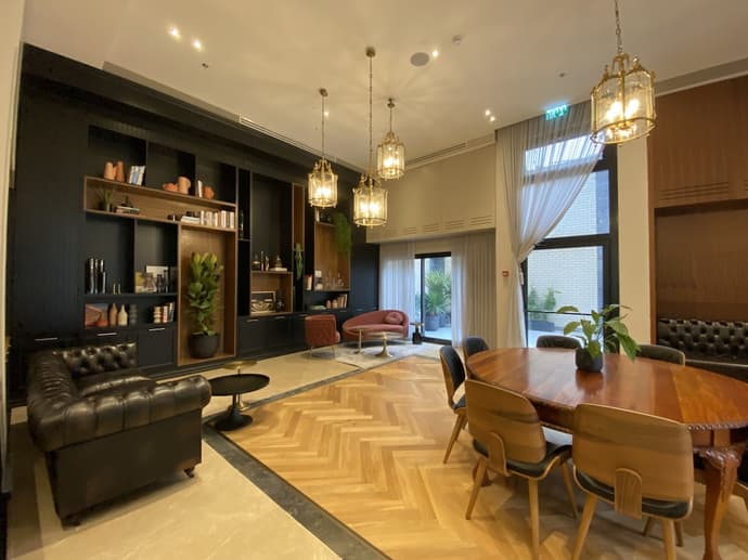 Jo Hotel, Primary image