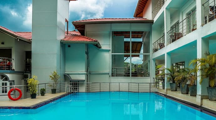 Senani Hotel, Primary image