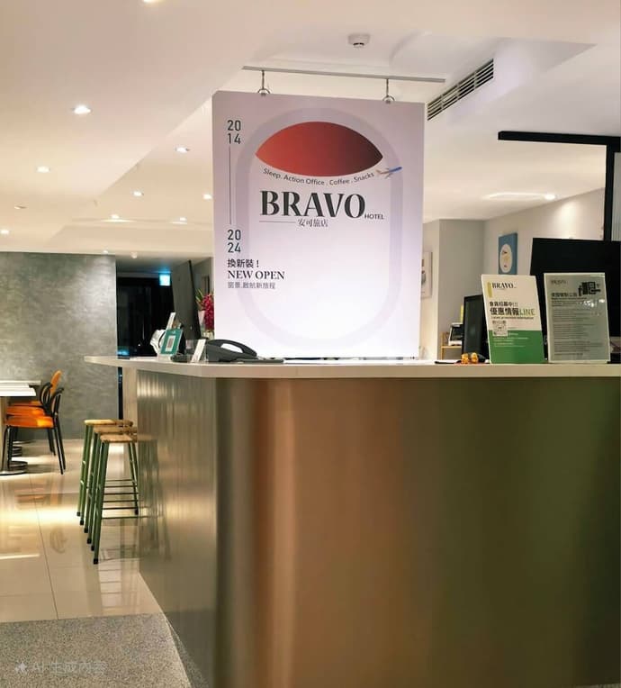 Bravo Hotel, Primary image