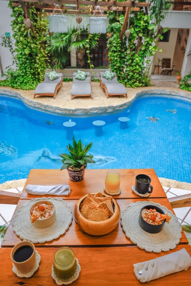 Hotel Hulku, Primary image