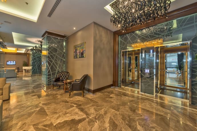 Istanbul Dora Hotel, Interior entrance