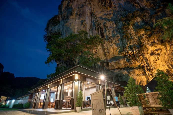 Tonsai Bay Resort