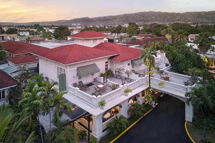 Terra Nova, BW Premier Collection, Primary image