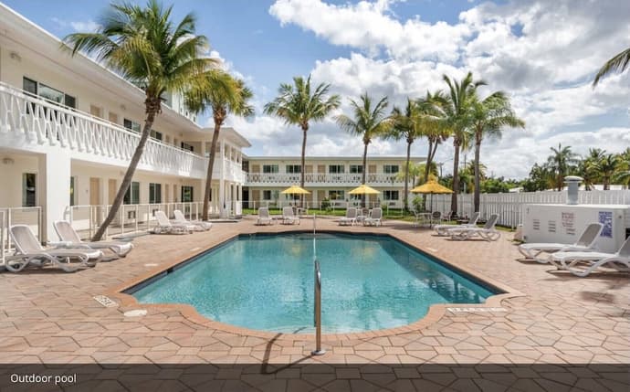 Downtown Hollywood Gardens Inn & Suites