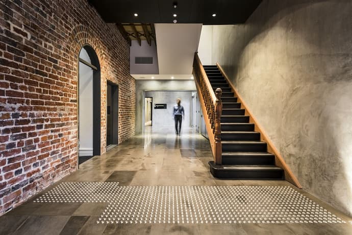 Hougoumont Hotel, Primary image