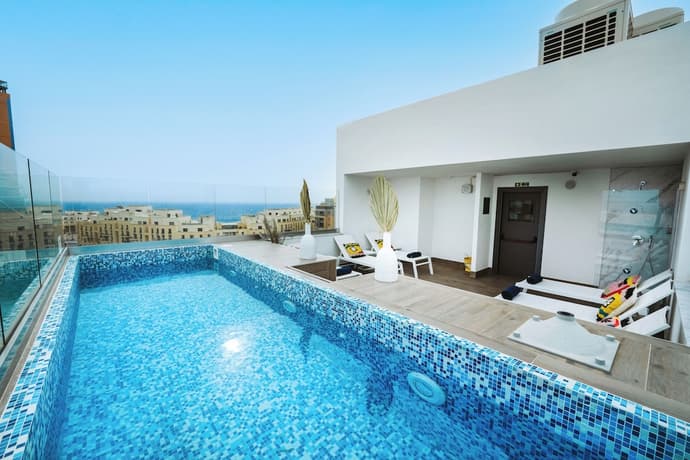 Flamingo Hotel, Primary image