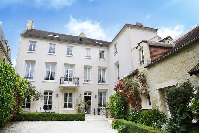 Clos Saint-martin, Primary image