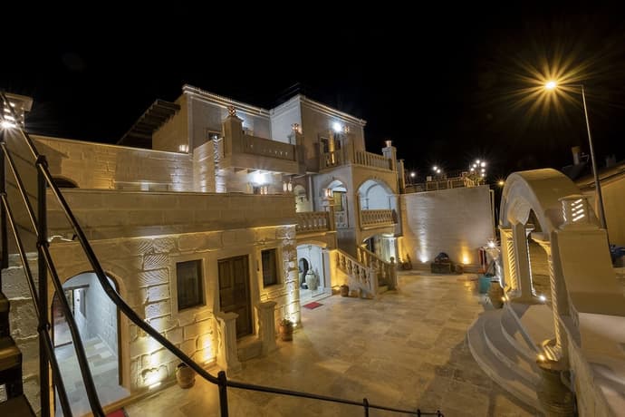 Underground Cave Suites, Primary image