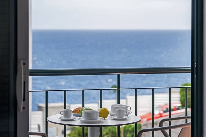 By the Sea, Reis Magos IV