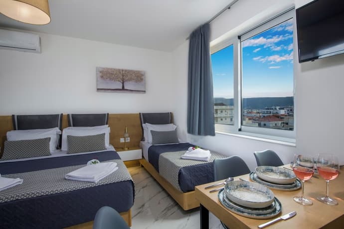 Deluxe City Hotel