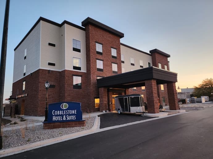 Cobblestone Hotel & Suites - De Pere/Green Bay, Primary image