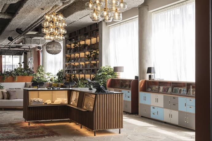 YUST Liège, Primary image