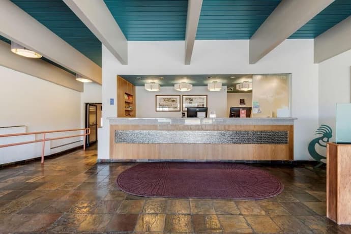 Turquoise Inn & Suites
