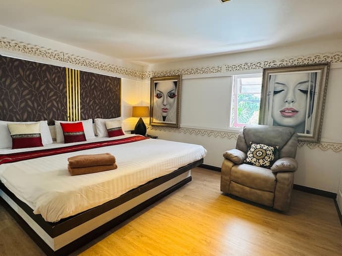 Baipho Lifestyle, Primary image