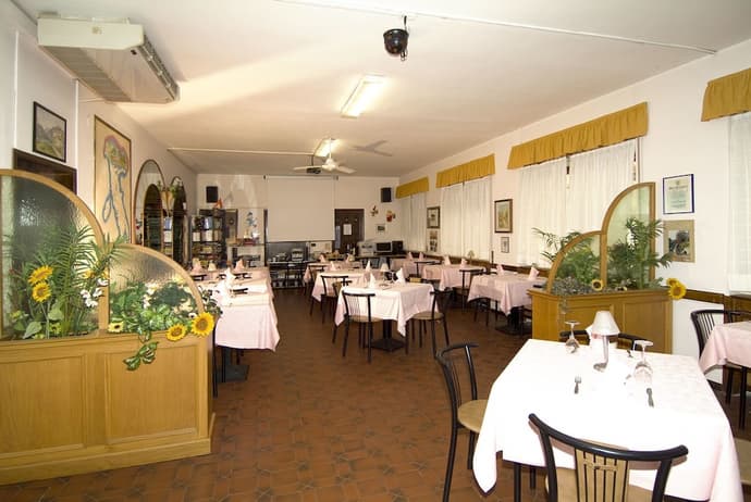 Au Lac de Como Campground, Interior entrance