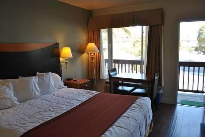 Sunset Motel, Primary image