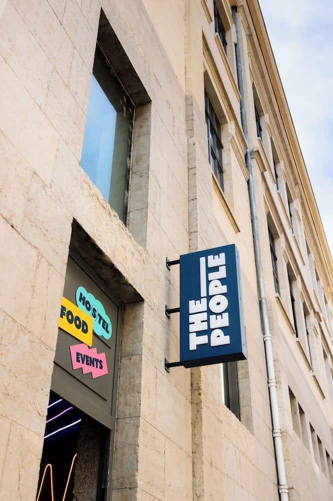 The People Lyon, Primary image