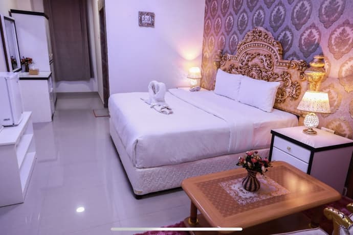 Capital O 141 Golden Rays Hotel