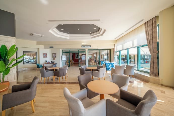 Aska Hotel Just In Beach