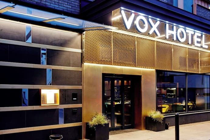 Vox Hotel, Primary image