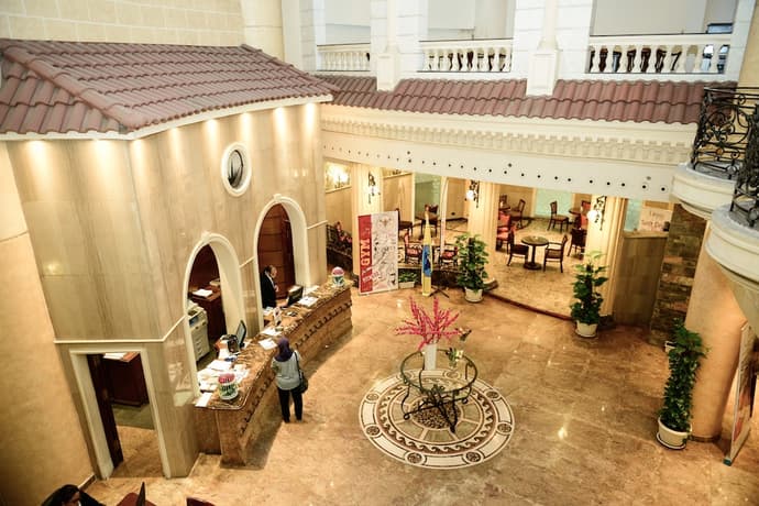 Cherry Maryski Hotel, Interior entrance
