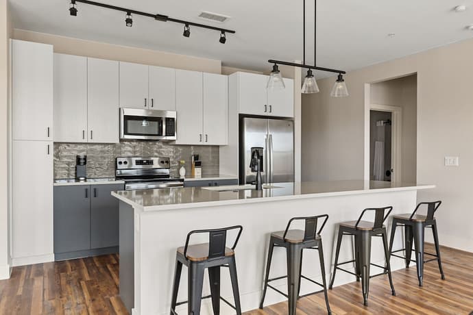 Kasa Rino Denver, Primary image