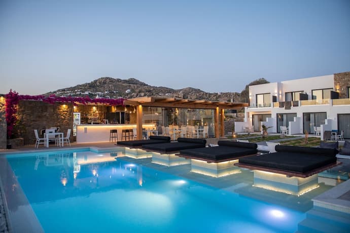 Bianco a Nero Mykonos, Primary image