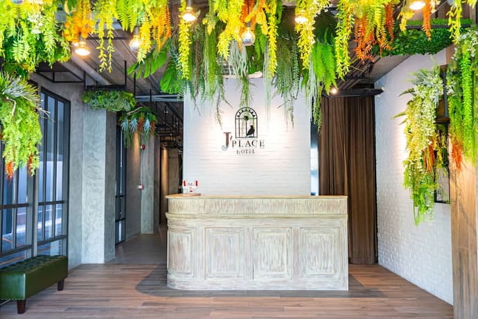 J Place Hotel