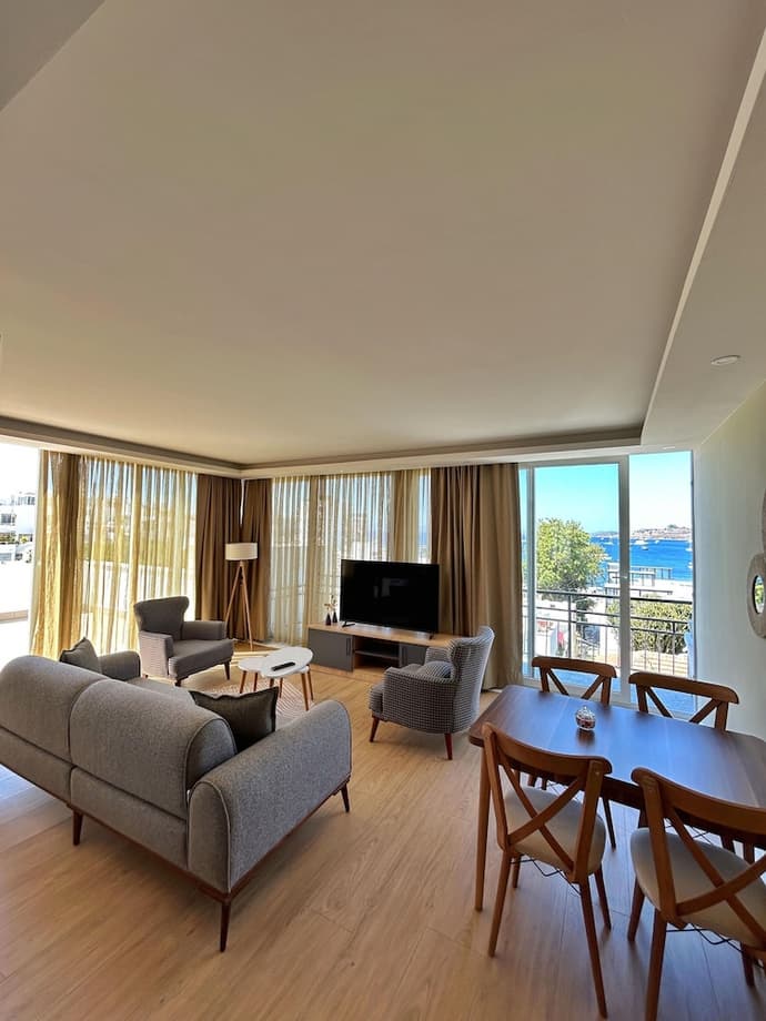 Loca Centre Suites
