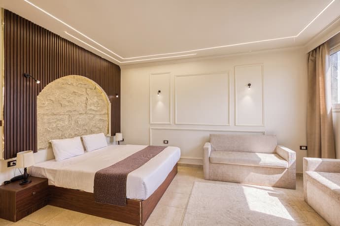 King Cheops Inn, Primary image