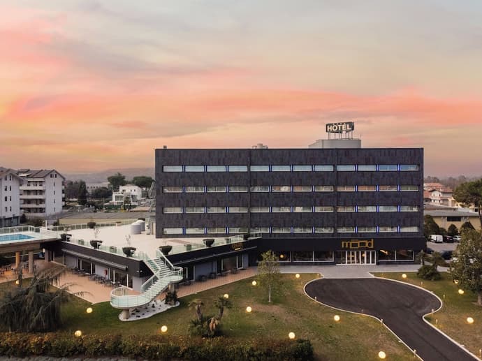 Mood Hotel, Primary image