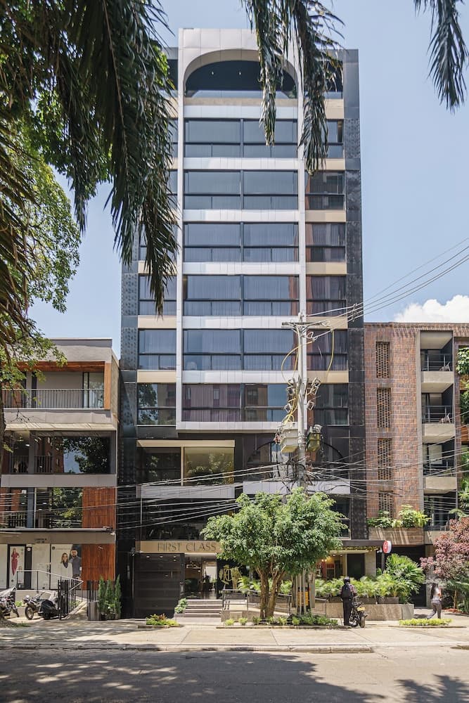 First Class Hotel, Primary image