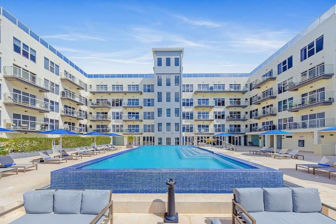 Harbour House, Primary image