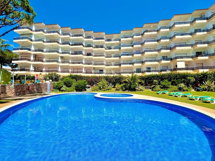 Vilamoura Palm Tree With Pool by Homing