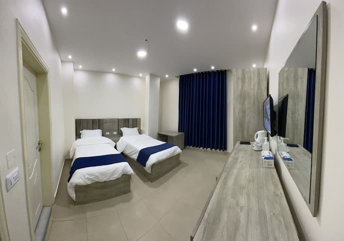 Petra Heaven, Primary image