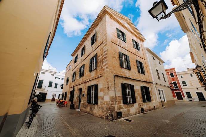 Hotel Artemisia, Primary image