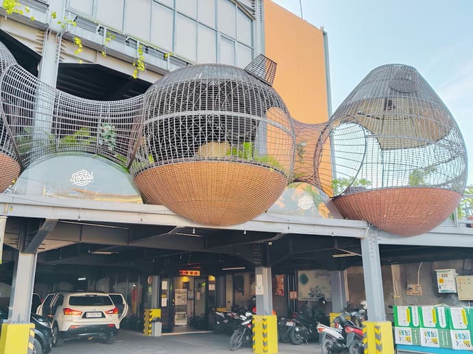 Portal Residence, Primary image