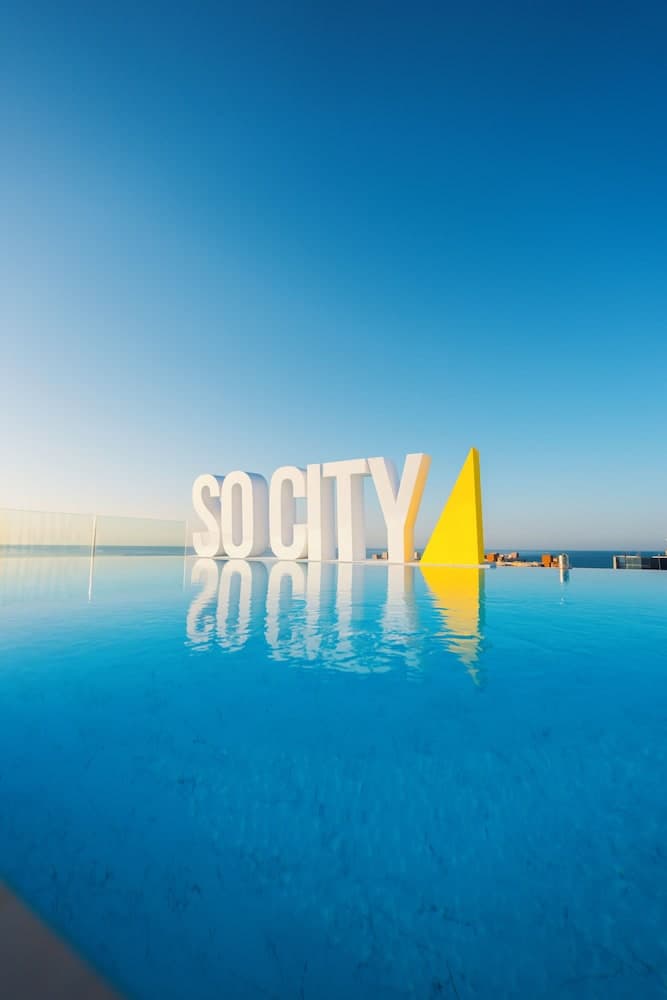 So City Hotel, Primary image