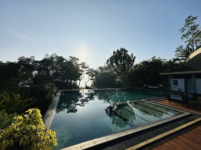 Chari Lake Hotel