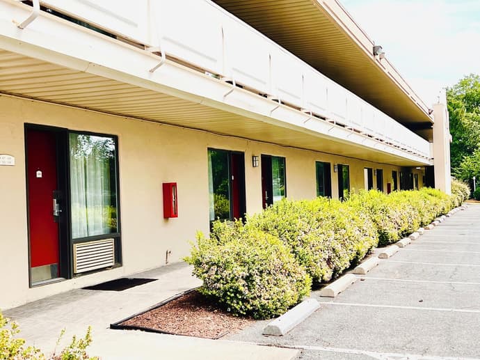 Hotel Pentagon, Exterior View