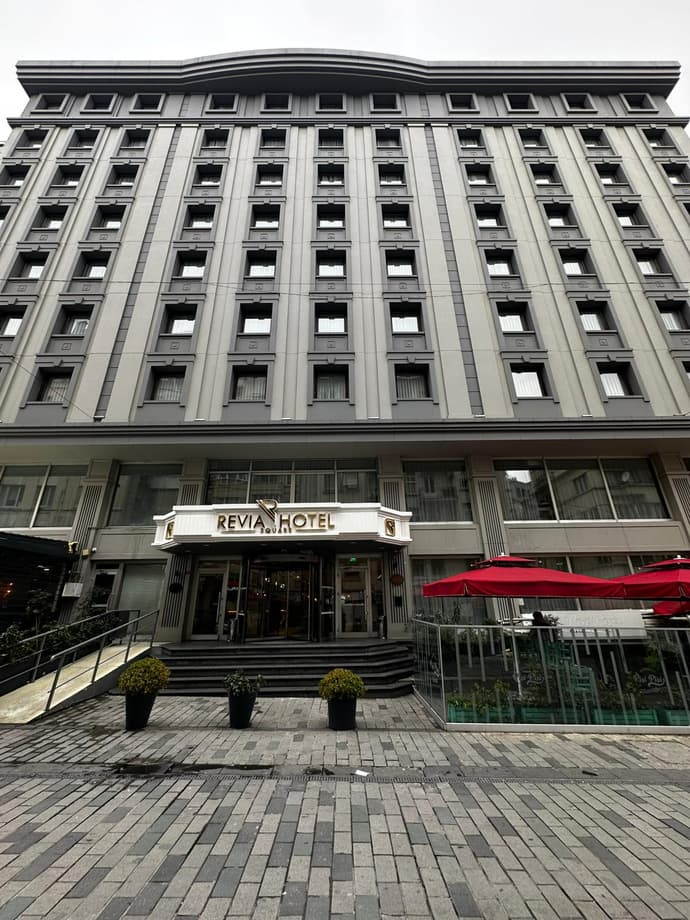 Revia Square Hotel