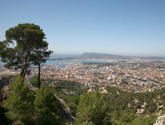 BRIT HOTEL TOULON - Parc Azur