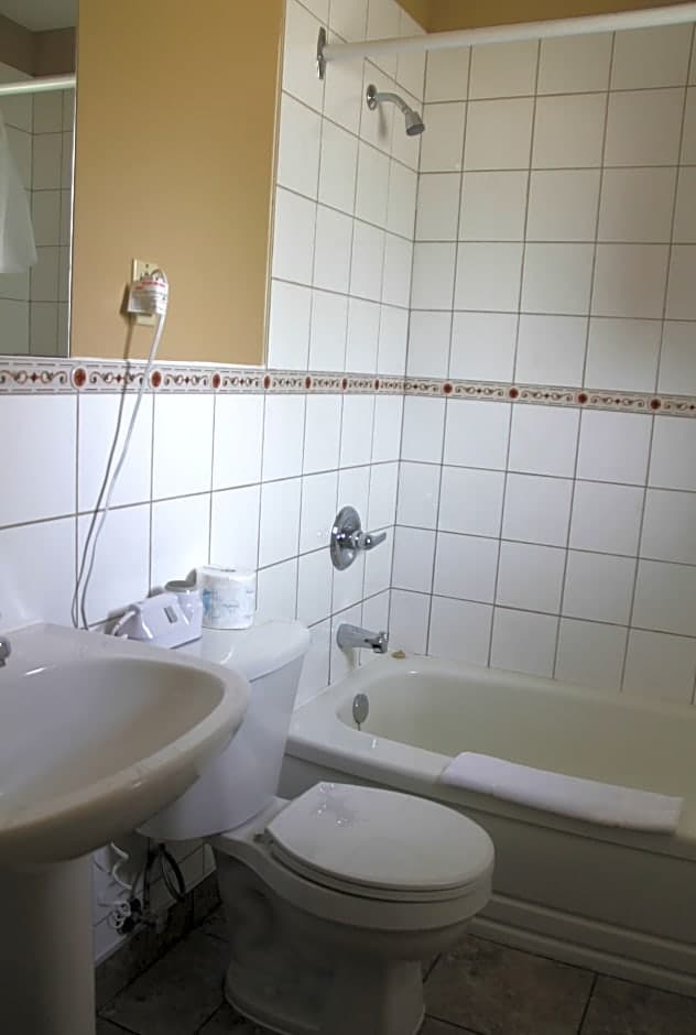 Aspen Village Inn, General view