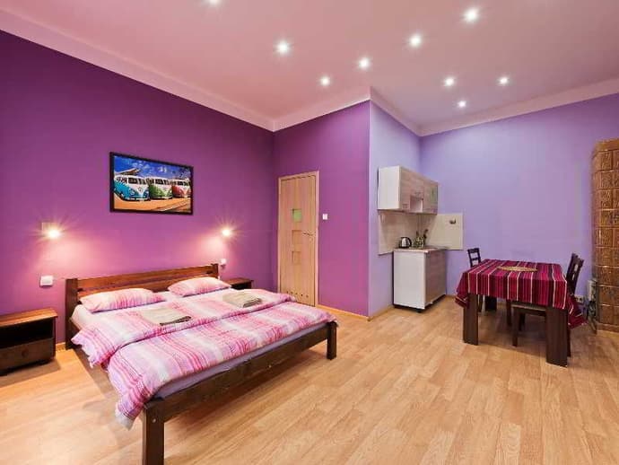 QUEENS APARTMENTS & HOSTEL 70S, 