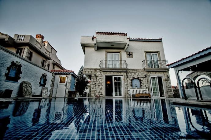 NAZ KONAK ALACATI
